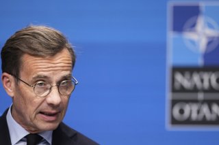 Le premier ministre suédois Ulf Kristersson informe les médias en vue du sommet de l'Otan à La Haye. KEYSTONE/AP/Matthias Schrader